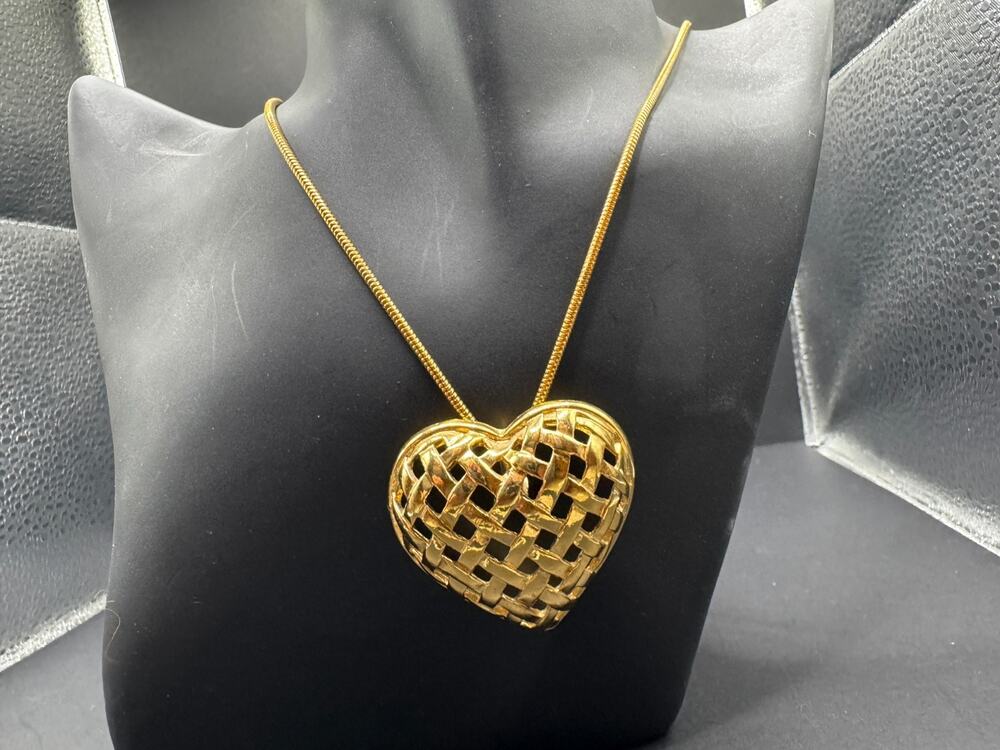 Vintage Gold Tone Basket Weave Heart Pendant Snake Chain Necklace 29.5"